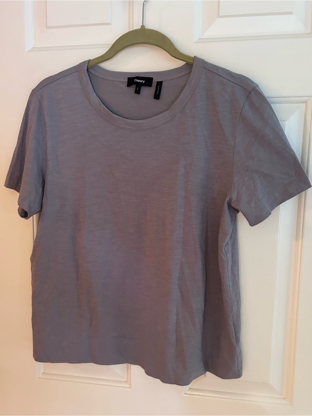 NWOT Theory Short Sleeve Crewneck Tee in Light  Gray. Sz L